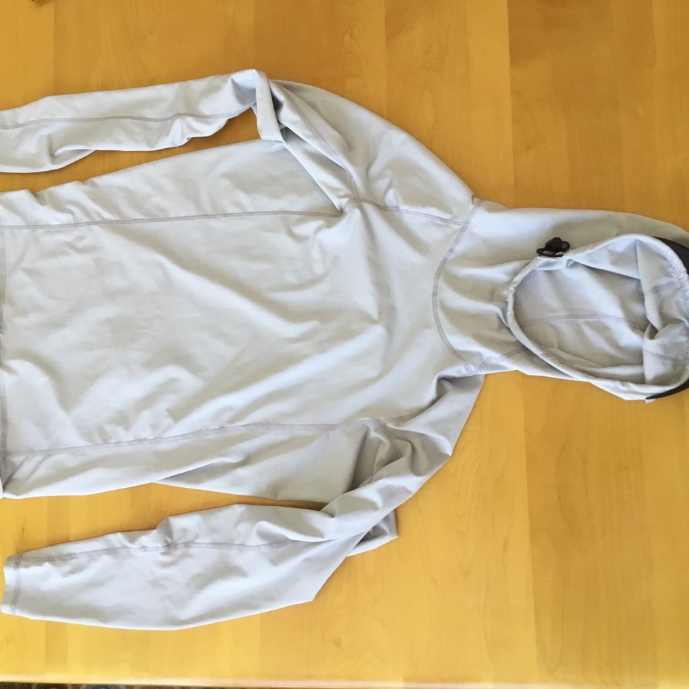 Patagonia men’s SMALL base layer hoodie